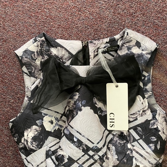 Dress - Picture 2 of 7